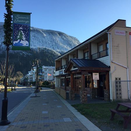 Spring Villa Hotel Harrison Hot Springs Eksteriør bilde