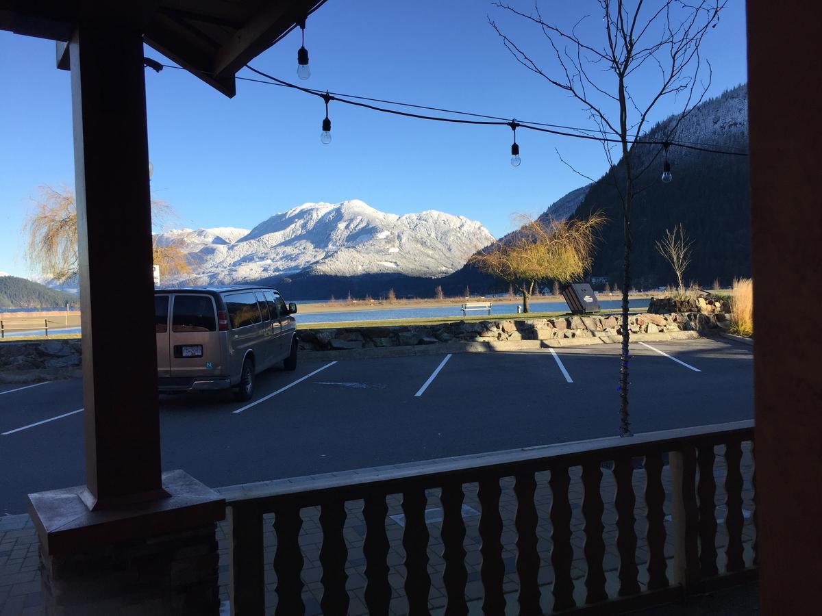 Spring Villa Hotel Harrison Hot Springs Eksteriør bilde