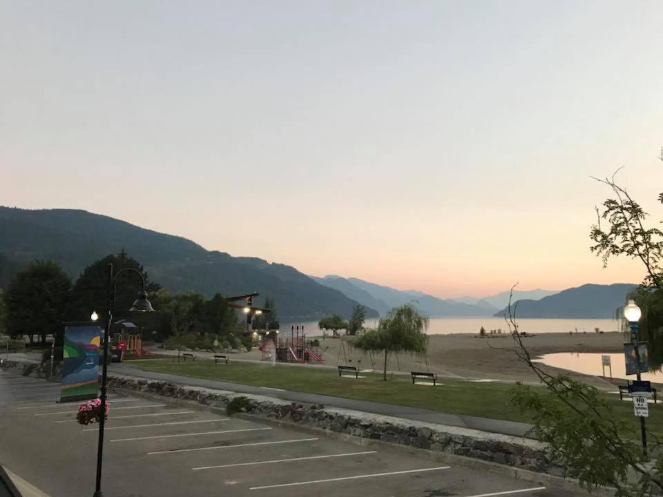 Spring Villa Hotel Harrison Hot Springs Eksteriør bilde